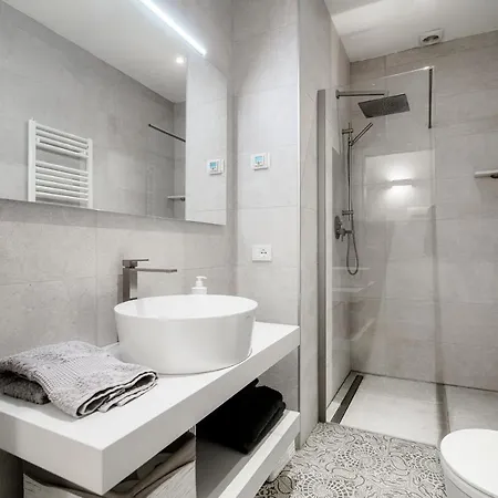 Ortensie & Oleandri Al - By Myhomeincomo