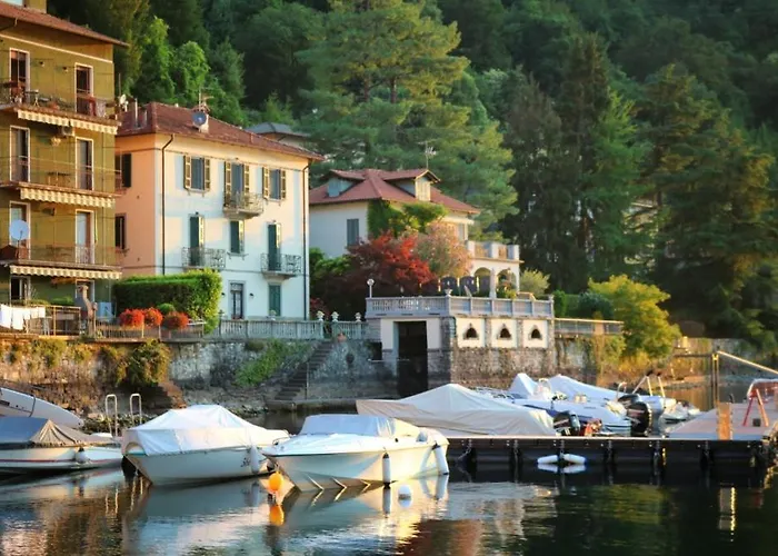 Ortensie & Oleandri Al - By Myhomeincomo Ардженьо